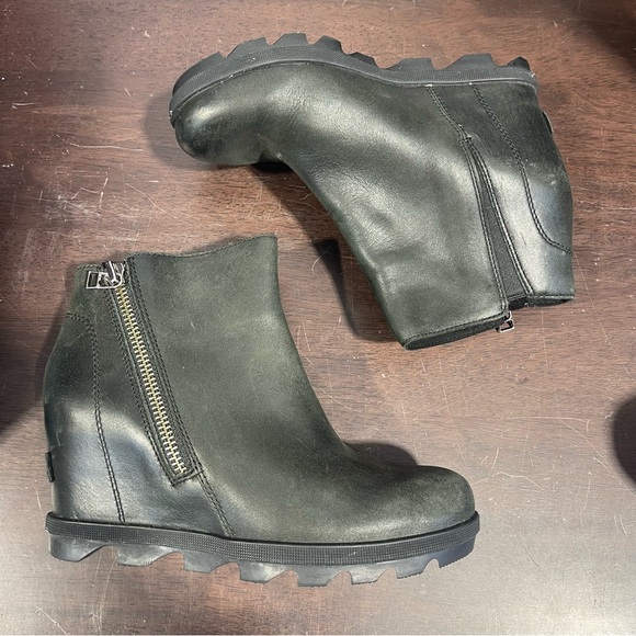 Sorel Black Leather Wedge Boots size 7 - Picture 1 of 6